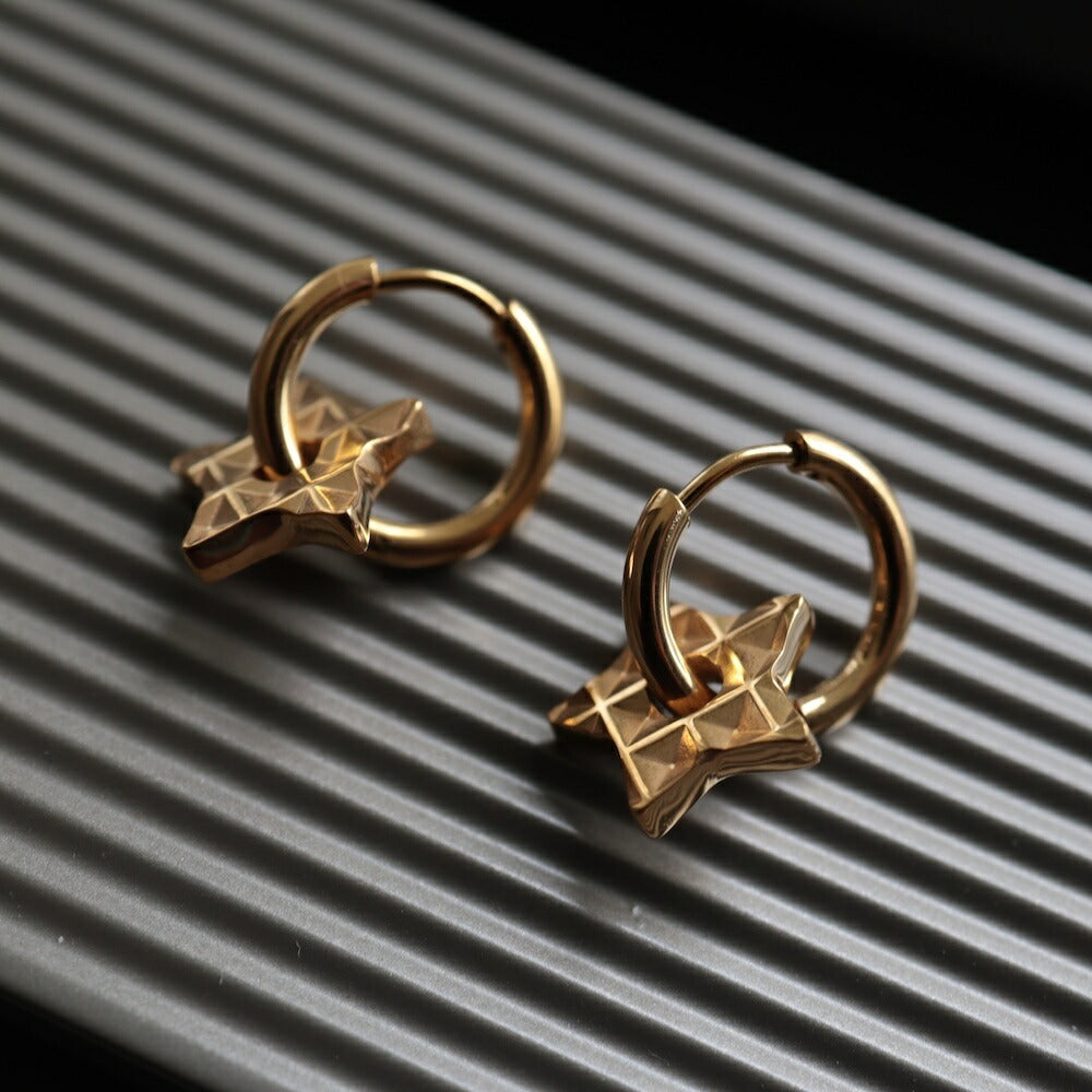 P013ピアスフープ星2wayサージカルステンレス金属アレルギー対応ワンタッチキャッチレス付けっぱなし小ぶりシンプル立体スターモチーフ取り外し可能高見え上品大人カジュアル洗練レディース人気ギフト
