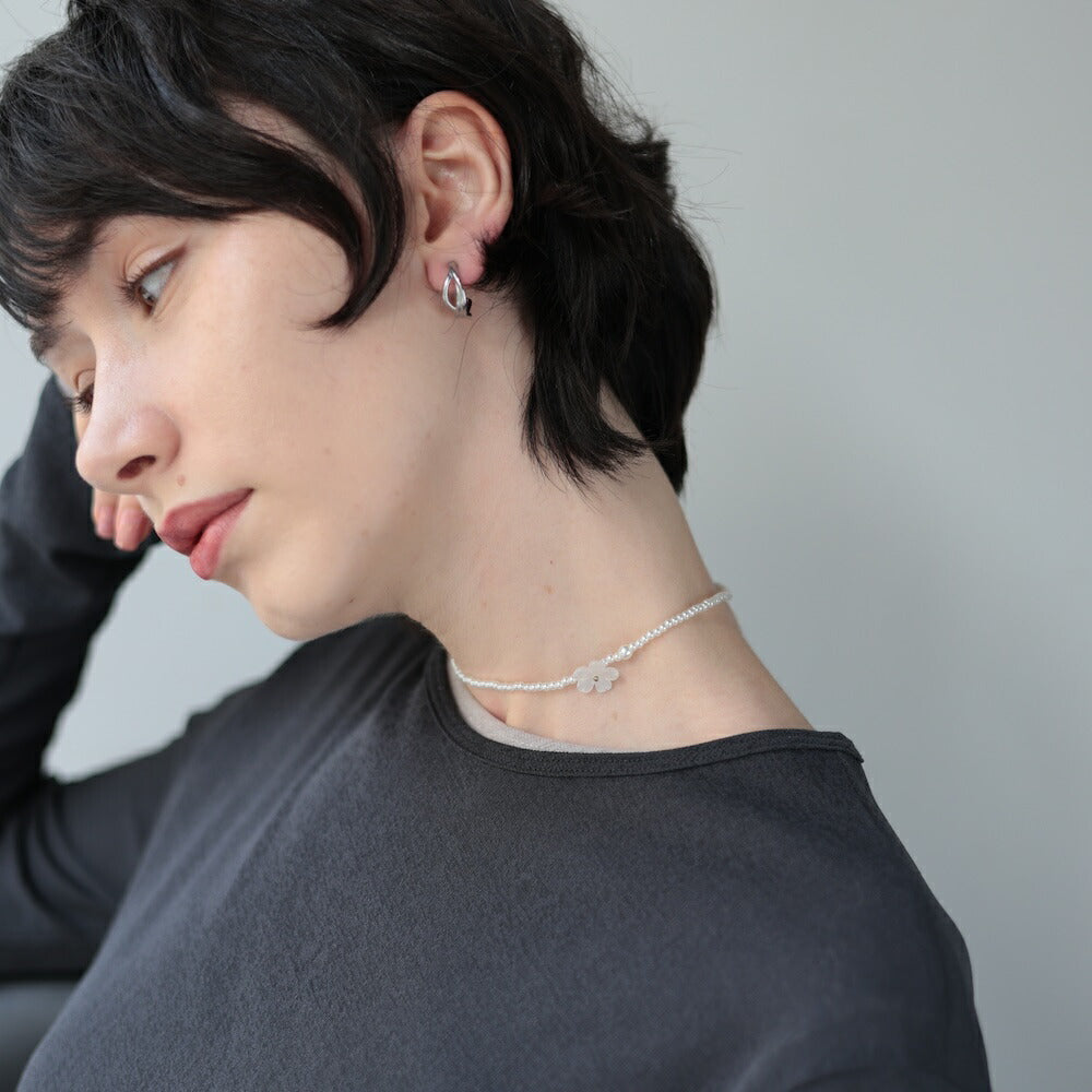 N280ネックレスチョーカーパールフラワー花ホワイトフェイクパールビーズシルバーレディース上品華奢可愛い大人おしゃれ短め金属アレルギー対応高見えデイリー人気ギフトプレゼント白花モチーフパールネックレス