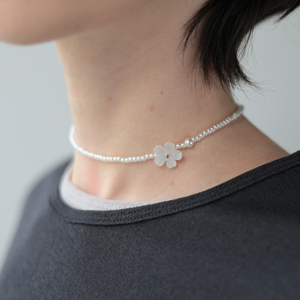 N280ネックレスチョーカーパールフラワー花ホワイトフェイクパールビーズシルバーレディース上品華奢可愛い大人おしゃれ短め金属アレルギー対応高見えデイリー人気ギフトプレゼント白花モチーフパールネックレス
