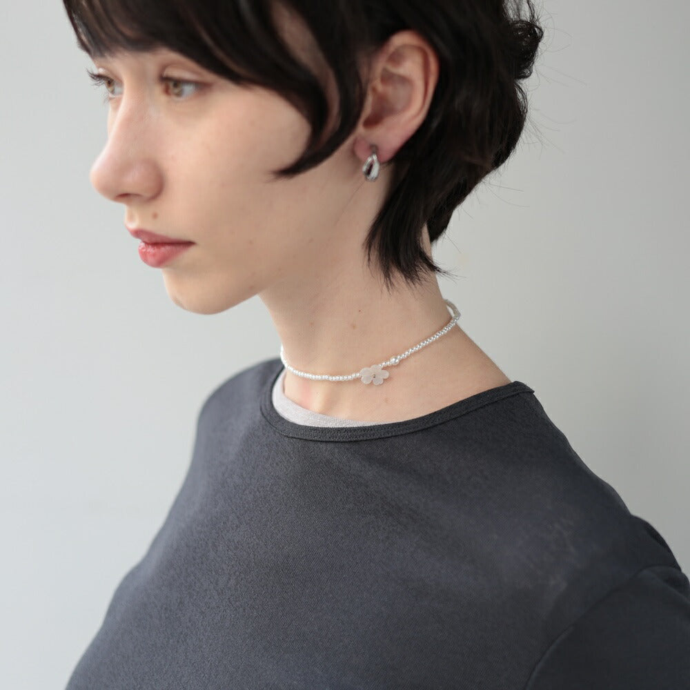 N280ネックレスチョーカーパールフラワー花ホワイトフェイクパールビーズシルバーレディース上品華奢可愛い大人おしゃれ短め金属アレルギー対応高見えデイリー人気ギフトプレゼント白花モチーフパールネックレス