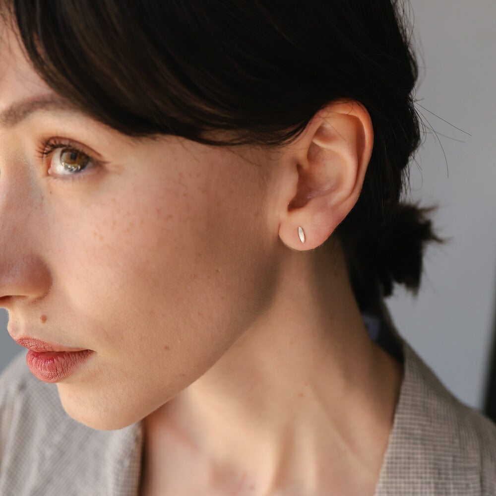 【リニューアル】P093ピアスイヤリングミニピアス華奢高級感高見え上品ギフトマットプレゼントおしゃれオフィスシンプル女性レディースメンズ男女兼用両耳用2個売りつけっぱなし人気バリュー