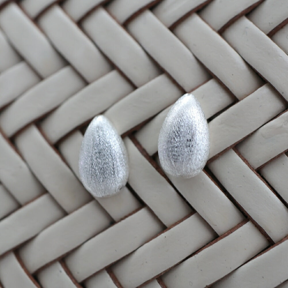 【最大35％OFFクーポン配布中】P285ピアスイヤリングsilver925ミニピアス華奢マットヘアラインシンプルドロップ雫アーモンド型ギフトプレゼントおしゃれオフィス女性レディースジュエリー