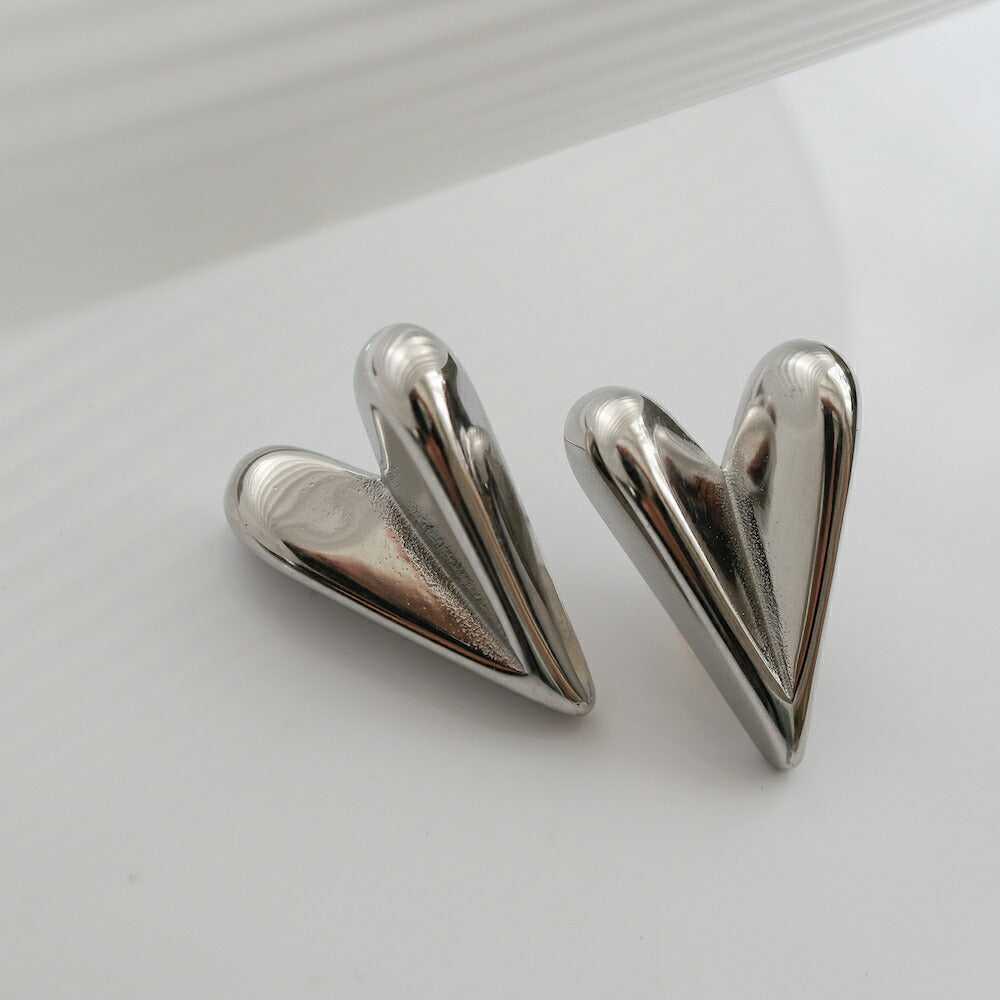 P488ピアスレディースハートメタルハートスタッドピアス金属アレルギー対応サージカルステンレスK18コーティングゴールドシルバー大ぶり立体両耳用上品きれいめオフィスカジュアルプレゼント