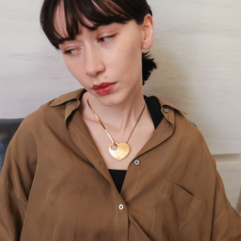 N090ネックレスハートレディース大ぶりハートプレートペンダントスネークチェーン金属アレルギー対応サージカルステンレスK18コーティングゴールド長さ調節可能モード高見えギフト