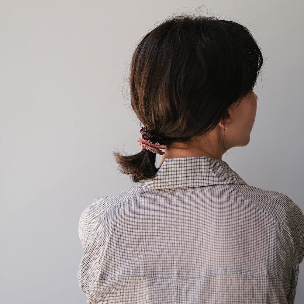 【2点セット】H018ヘアゴムミニフリルシュシュレディースヘアアクセサリー光沢大人可愛いおしゃれシンプルまとめ髪ポニーテールお団子普段使いオフィスブラックブラウンピンクギフト