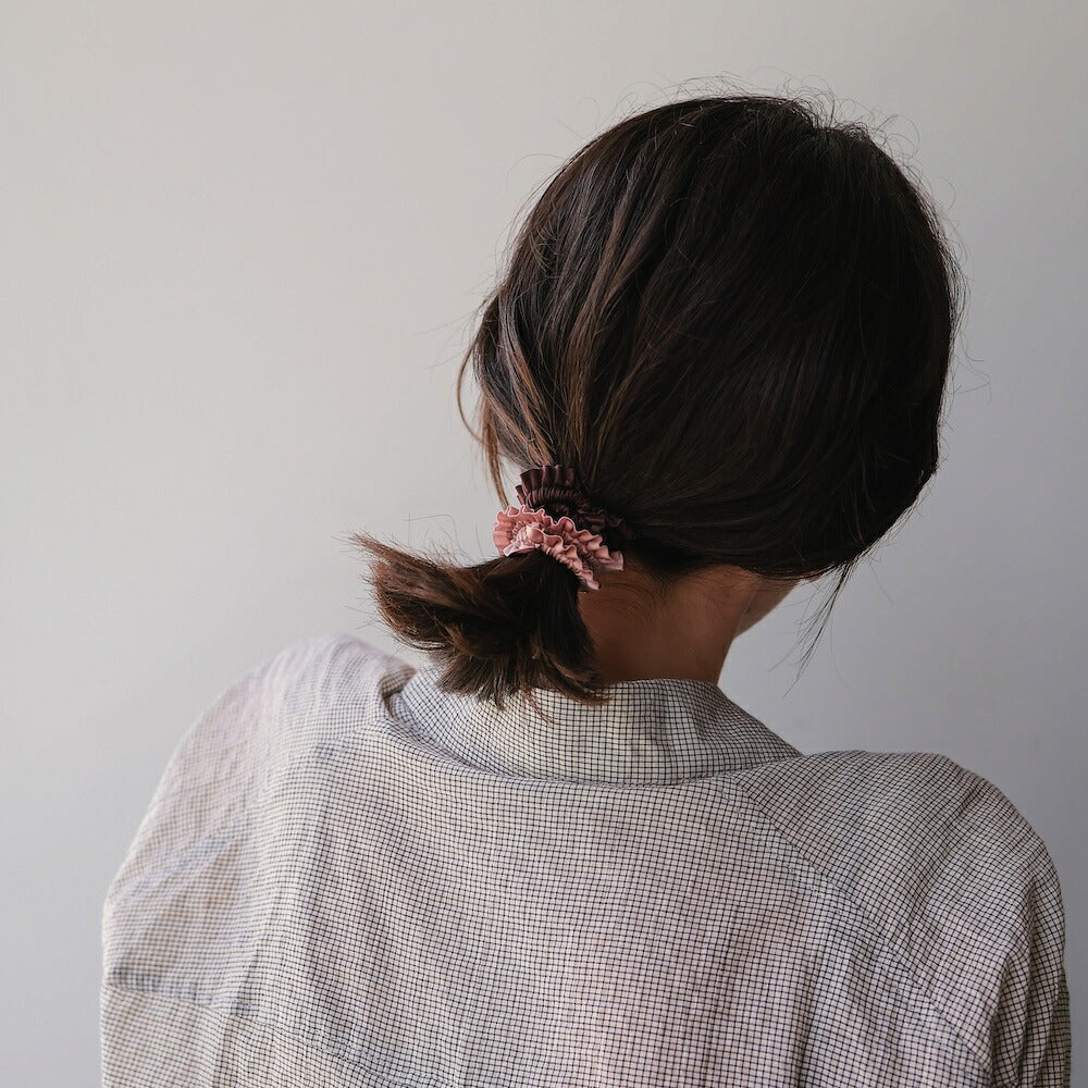 【2点セット】H018ヘアゴムミニフリルシュシュレディースヘアアクセサリー光沢大人可愛いおしゃれシンプルまとめ髪ポニーテールお団子普段使いオフィスブラックブラウンピンクギフト