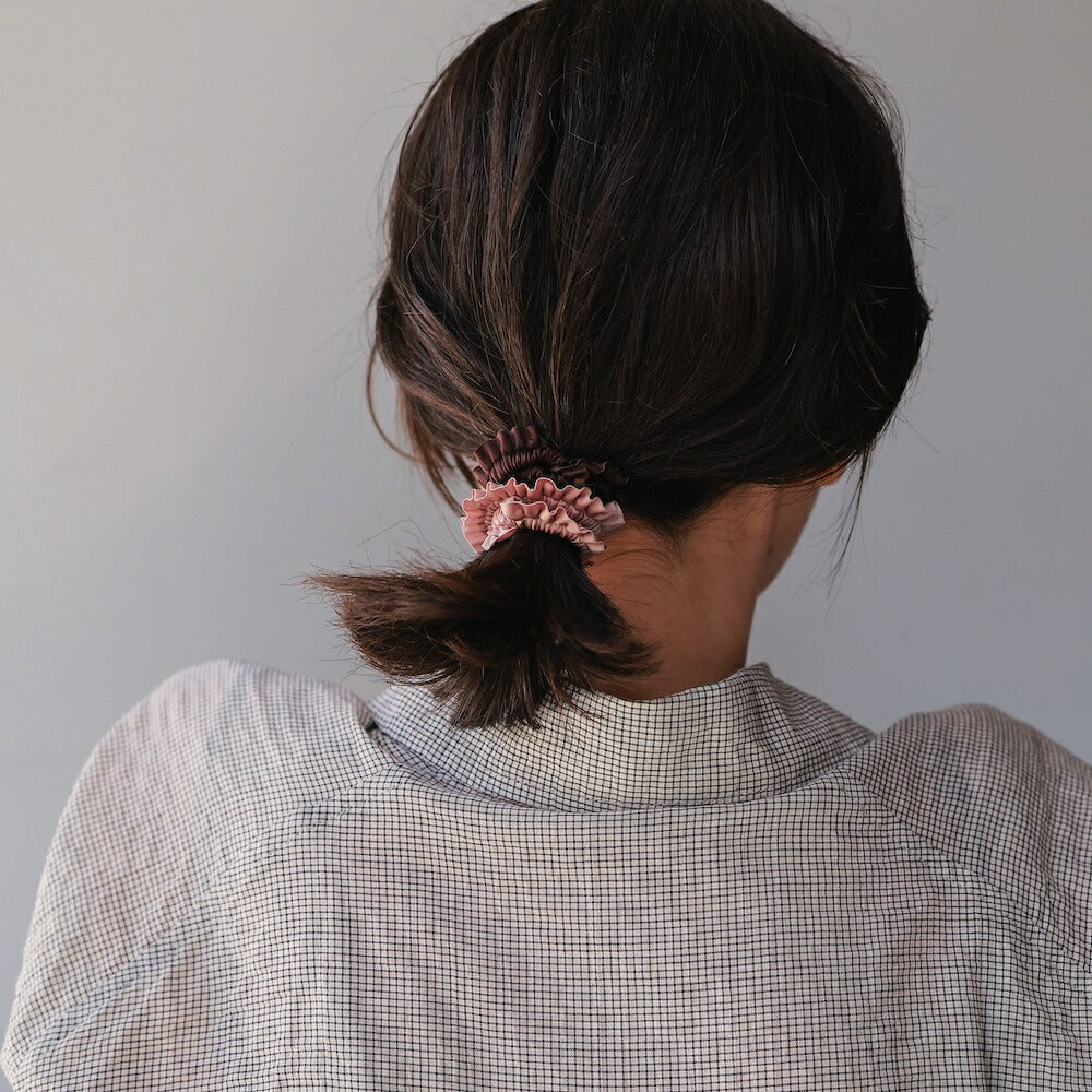 【2点セット】H018ヘアゴムミニフリルシュシュレディースヘアアクセサリー光沢大人可愛いおしゃれシンプルまとめ髪ポニーテールお団子普段使いオフィスブラックブラウンピンクギフト