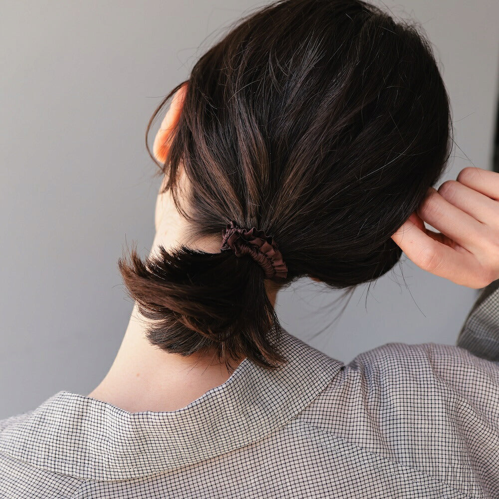 【2点セット】H018ヘアゴムミニフリルシュシュレディースヘアアクセサリー光沢大人可愛いおしゃれシンプルまとめ髪ポニーテールお団子普段使いオフィスブラックブラウンピンクギフト