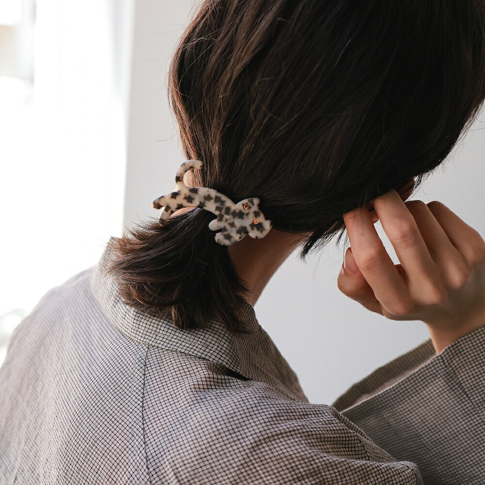 H009ヘアピン猫モチーフレディースヘアアクセサリーアクリル合金ヘアクリップねこネコアニマル大人可愛いかわいいおしゃれまとめ髪前髪サイド留め普段使いデイリー猫好きギフトプレゼント