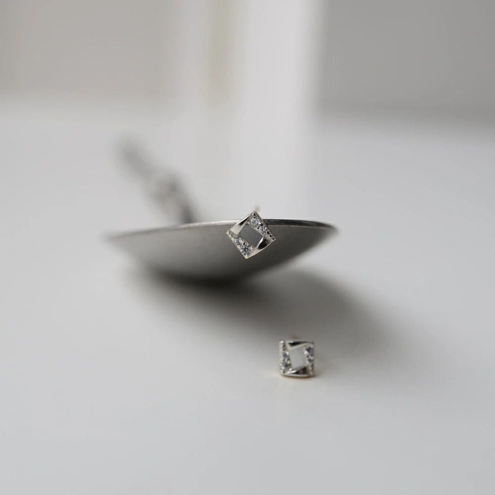 P364ピアスイヤリングsilver925デザインジルコニアスクエアミニピアスシンプルユニーク華奢上品オフィス結婚式卒業式入学式フォーマルセレモニーギフトプレゼント女性レディース小ぶり高見えオケージョン