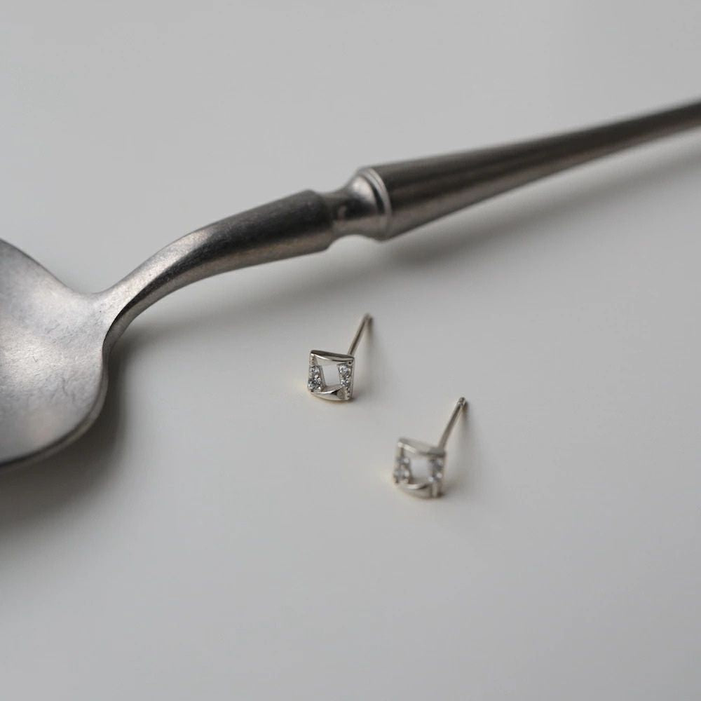 P364ピアスイヤリングsilver925デザインジルコニアスクエアミニピアスシンプルユニーク華奢上品オフィス結婚式卒業式入学式フォーマルセレモニーギフトプレゼント女性レディース小ぶり高見えオケージョン