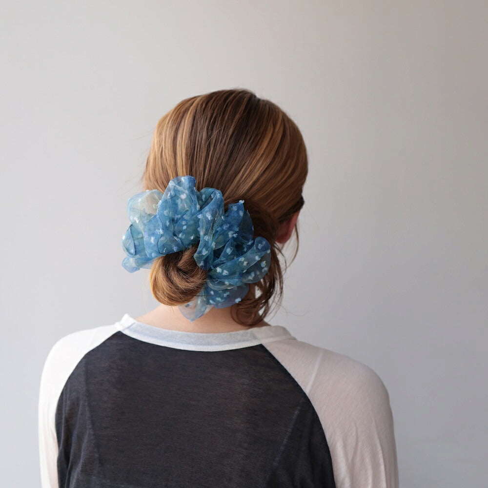 H064シュシュ大ぶりシアー小花柄ブルーレディースヘアアクセサリーヘアゴムボリューム透け感まとめ髪ポニーテールお団子大人可愛い上品きれいめカジュアルデイリー普段使い