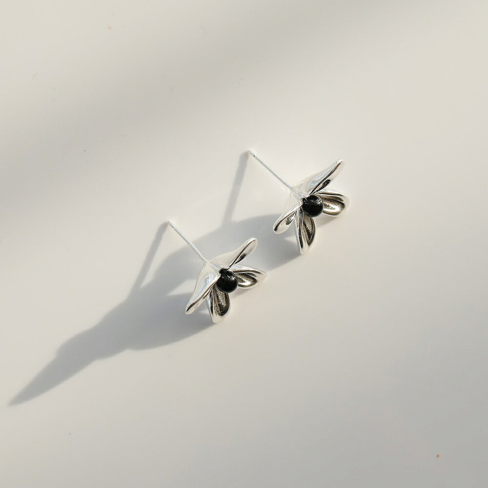 P230ピアスフラワー花モチーフメタルシルバーブラックSilver925ポスト金属アレルギー対応レディース小ぶり上品大人可愛いきれいめカジュアルデイリーオフィス普段使いギフト
