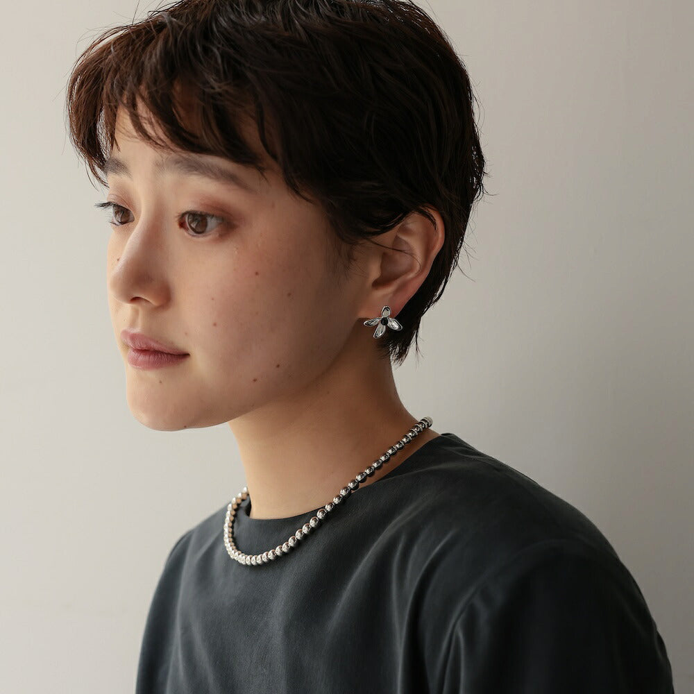 P230ピアスフラワー花モチーフメタルシルバーブラックSilver925ポスト金属アレルギー対応レディース小ぶり上品大人可愛いきれいめカジュアルデイリーオフィス普段使いギフト