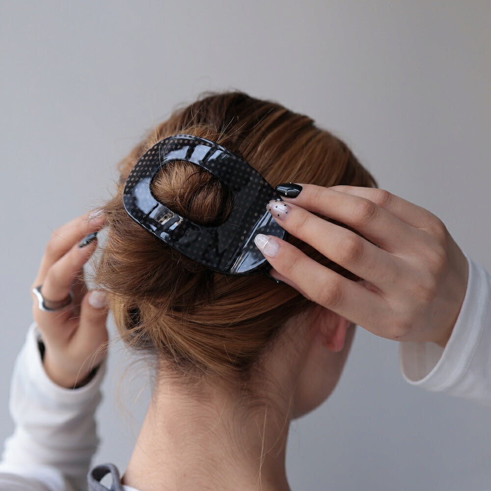 H078ヘアクリップドット柄水玉オーバルくり抜きアクリルヘアアクセサリーレディースまとめ髪ヘアアレンジ大人可愛い上品きれいめレトロデイリーオフィス普段使い