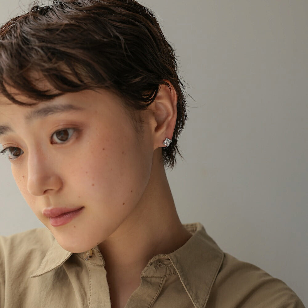 【980円OFFクーポン配布中】P461ピアス華奢スクエアミニピアスキラキラ高見え大人プレゼント女性レディース上品オフィス小ぶり入学式卒業式結婚式合わせやすいおしゃれシンプル