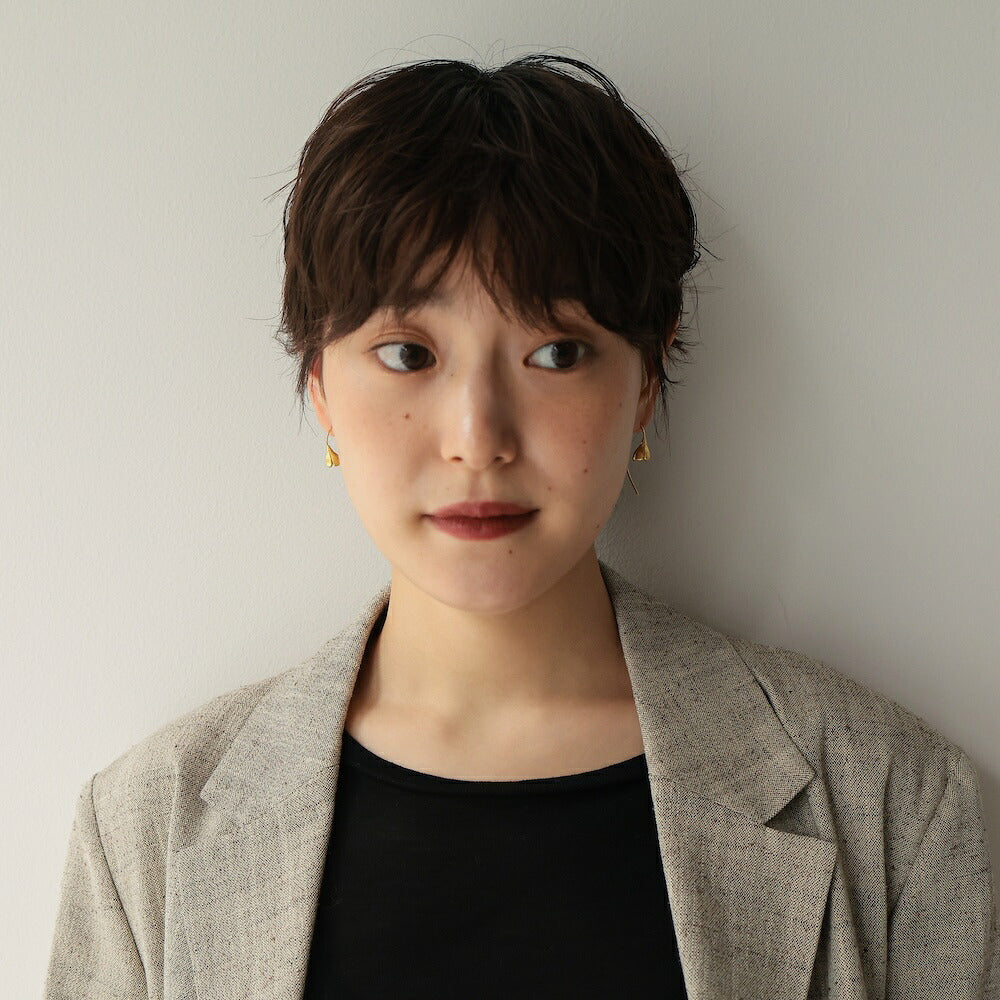 【10/420時～2H限定★50％OFFクーポン】P247ピアスフックピアス華奢高級感高見え上品マット花フラワー蕾シンプルユニークギフトプレゼントおしゃれオフィス大人女性上品レディースジュエリー