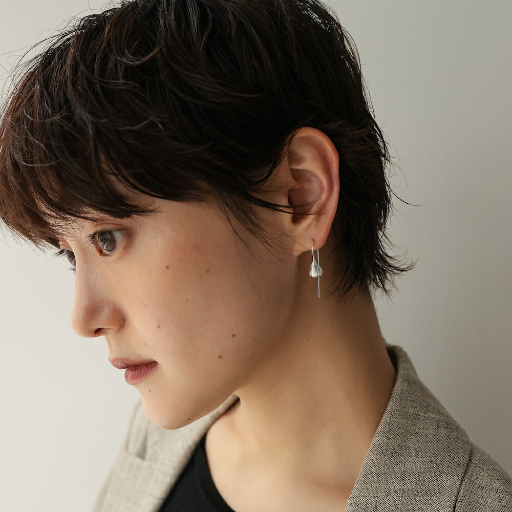 【10/420時～2H限定★50％OFFクーポン】P247ピアスフックピアス華奢高級感高見え上品マット花フラワー蕾シンプルユニークギフトプレゼントおしゃれオフィス大人女性上品レディースジュエリー