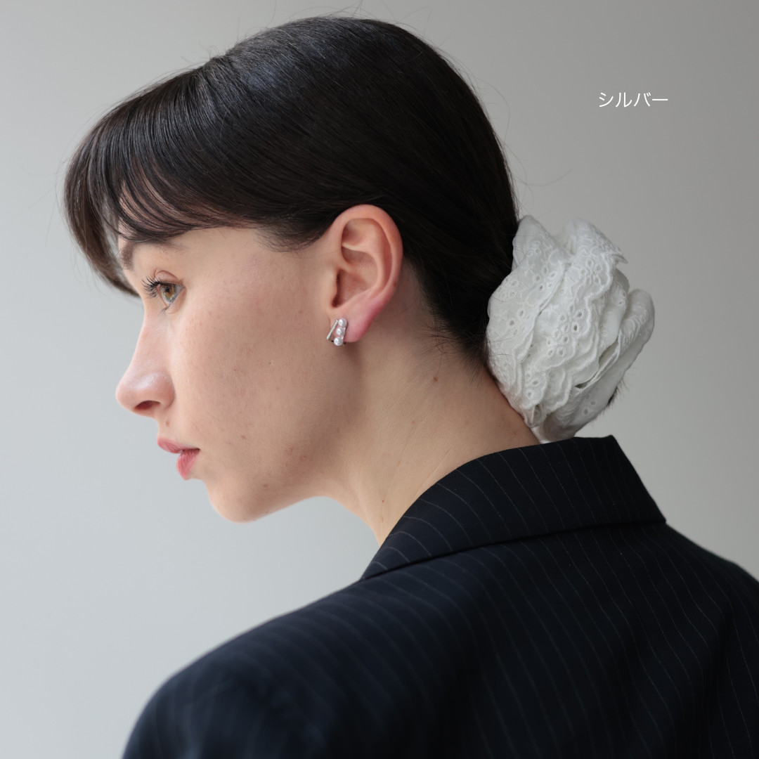 P444 triangle pearl pierce/earring