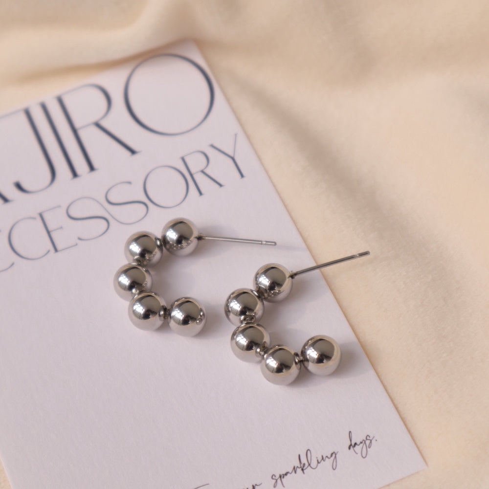 P202  stainless metal ball half hoop pierce