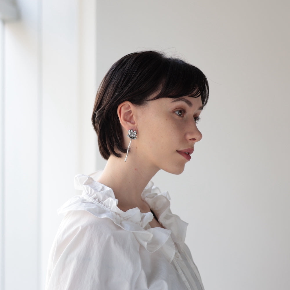 P476 stainless long flower pierce