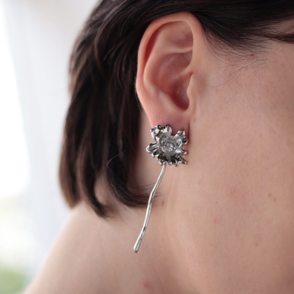 P476 stainless long flower pierce