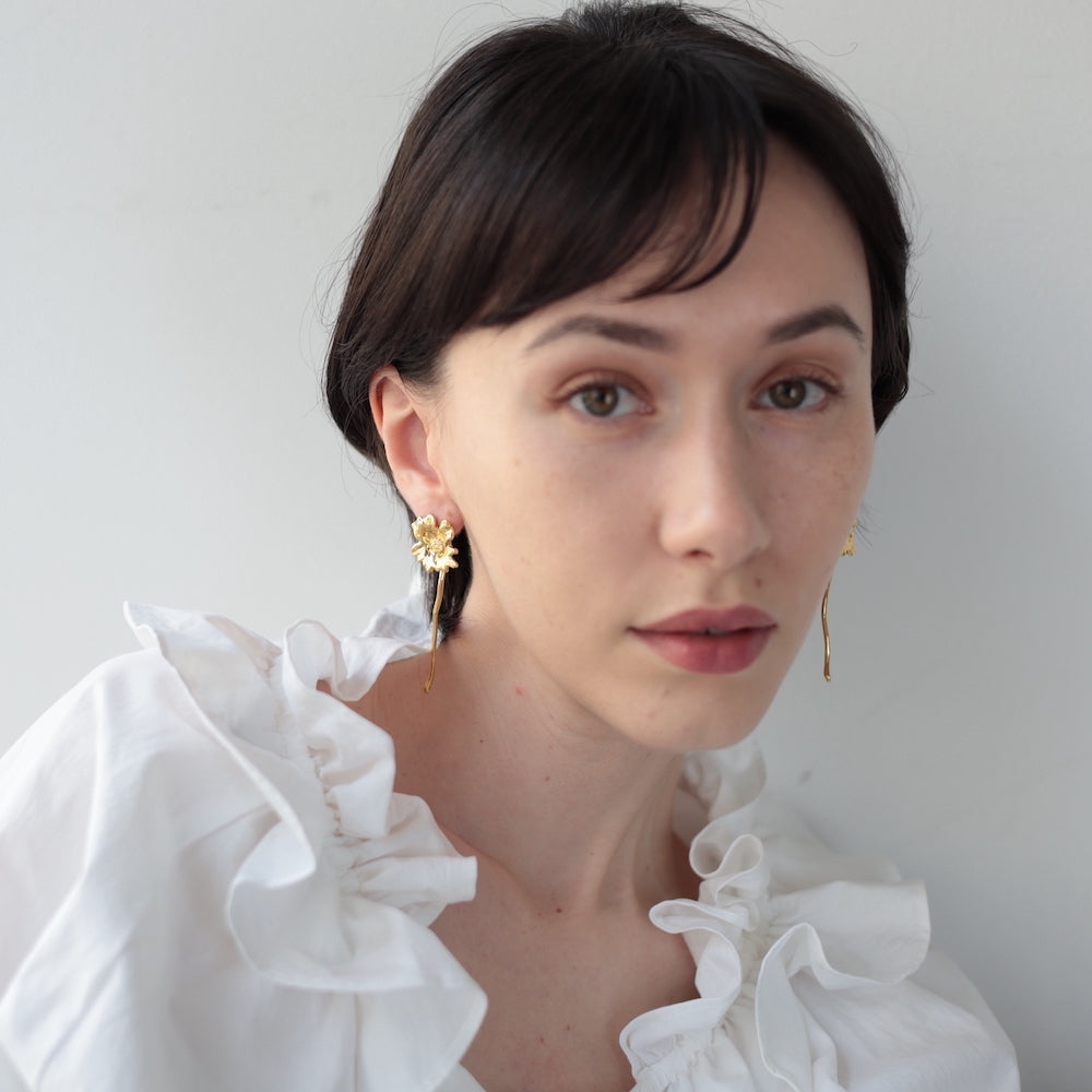 P476 stainless long flower pierce