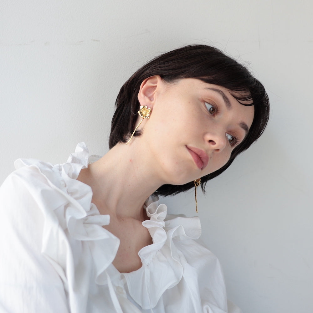 P476 stainless long flower pierce