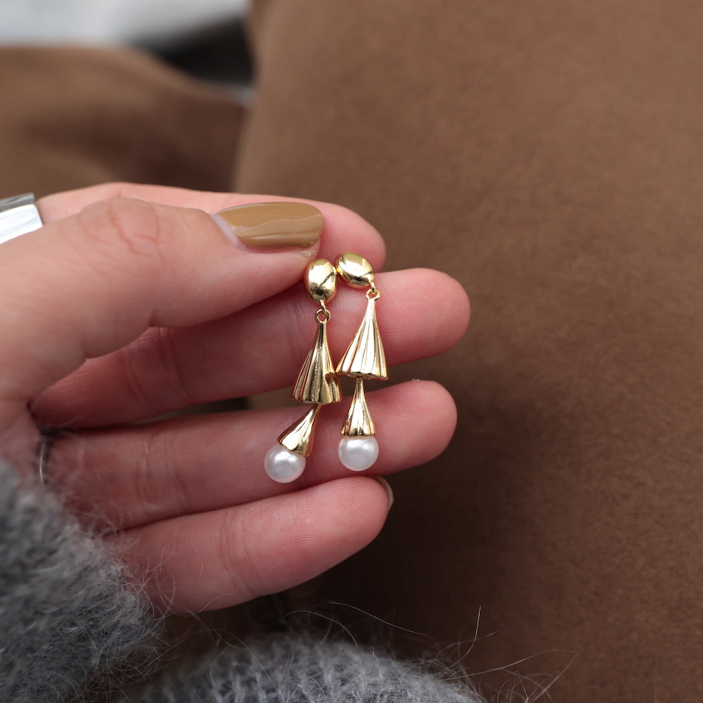 P078 gold pearl drop pierce