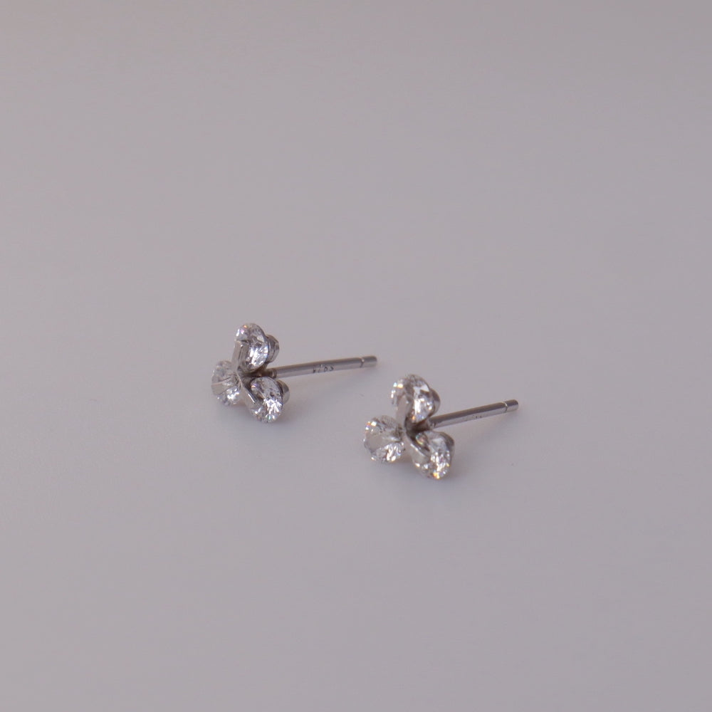 P016  silver925 three stone  pierce