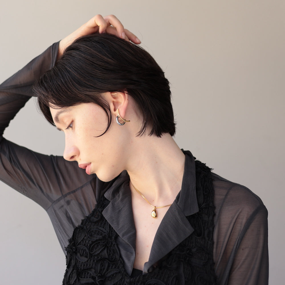 P185 stainless bi-color hoop pierce