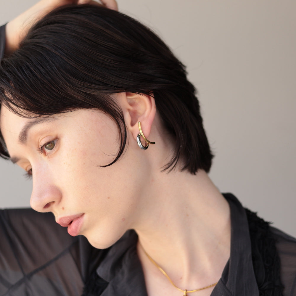 P185 stainless bi-color hoop pierce