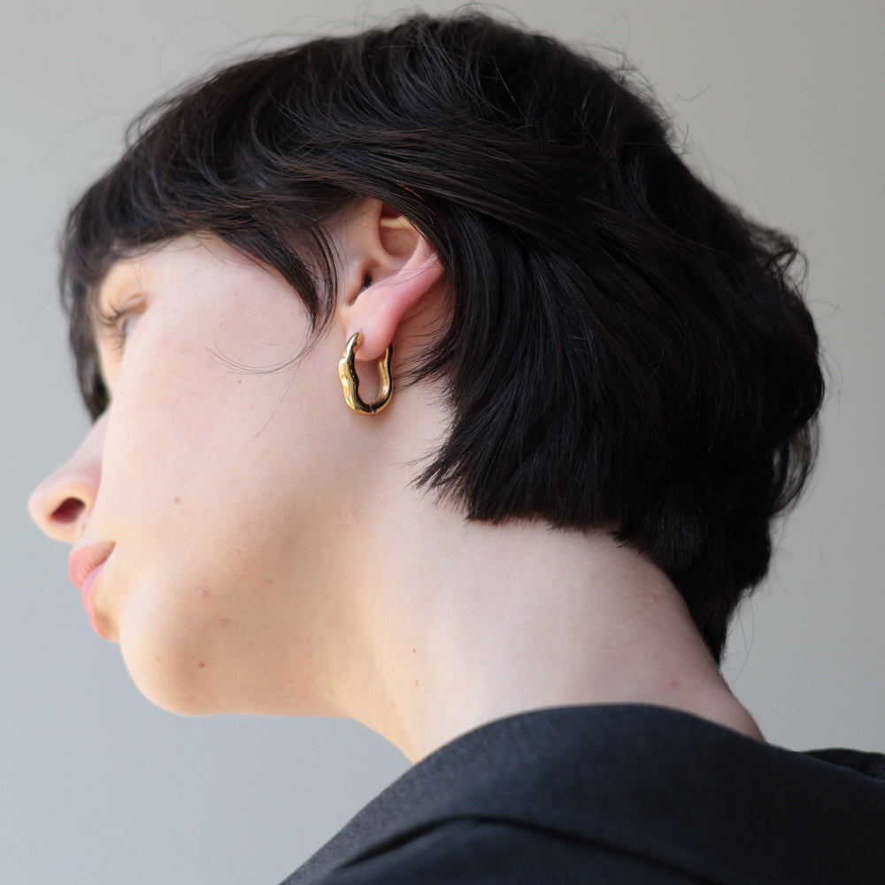 P278 stainless wave hoop pierce