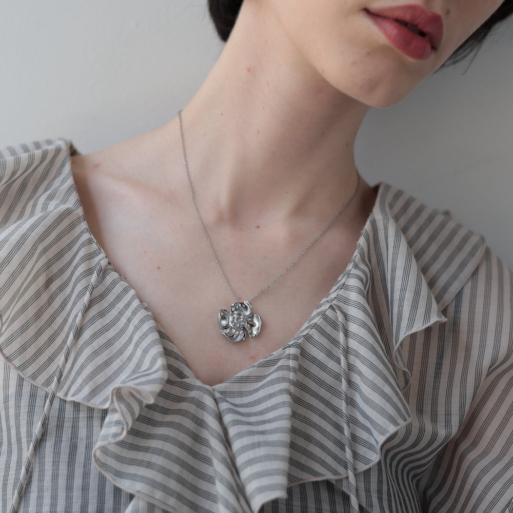 N258 stainless flower necklace