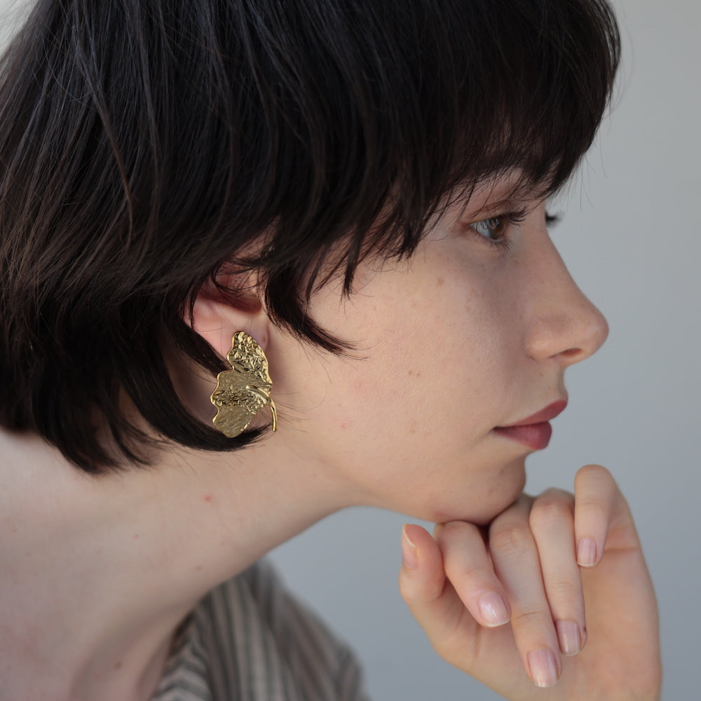 P186 stainless vintage leaf motif pierce
