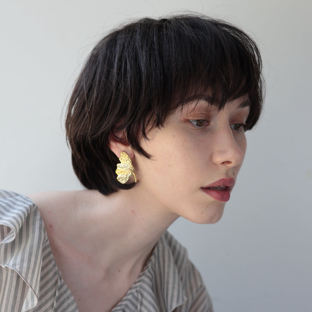 P186 stainless vintage leaf motif pierce