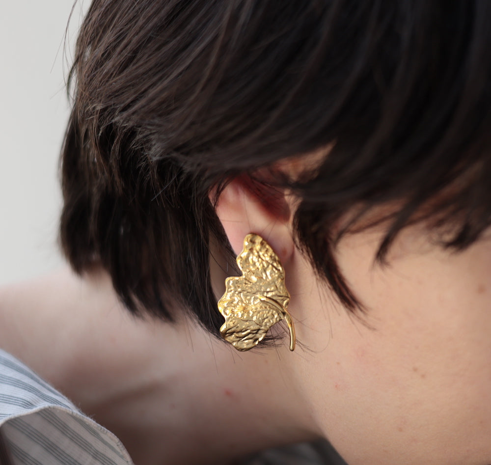 P186 stainless vintage leaf motif pierce