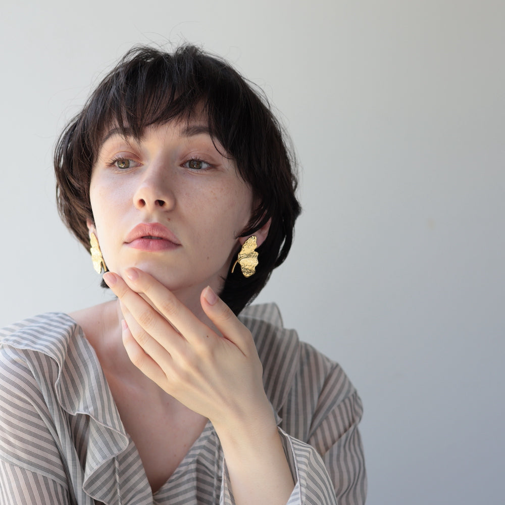 P186 stainless vintage leaf motif pierce