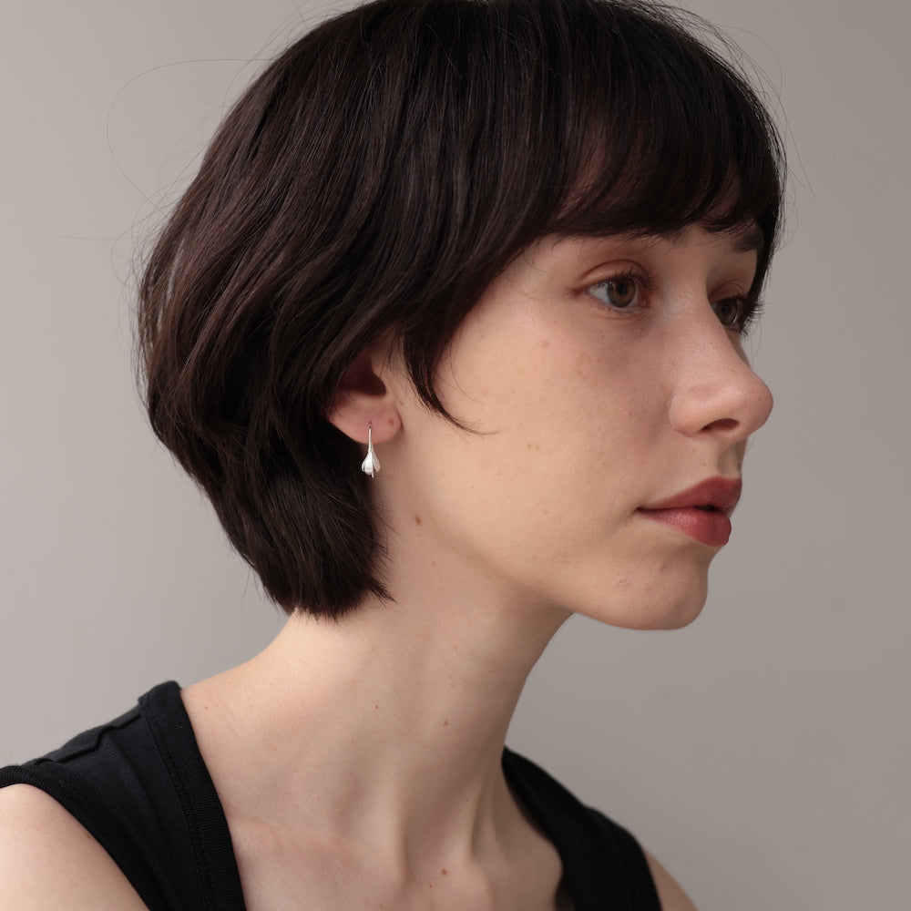 P247  silver925 matte flower hook pierce