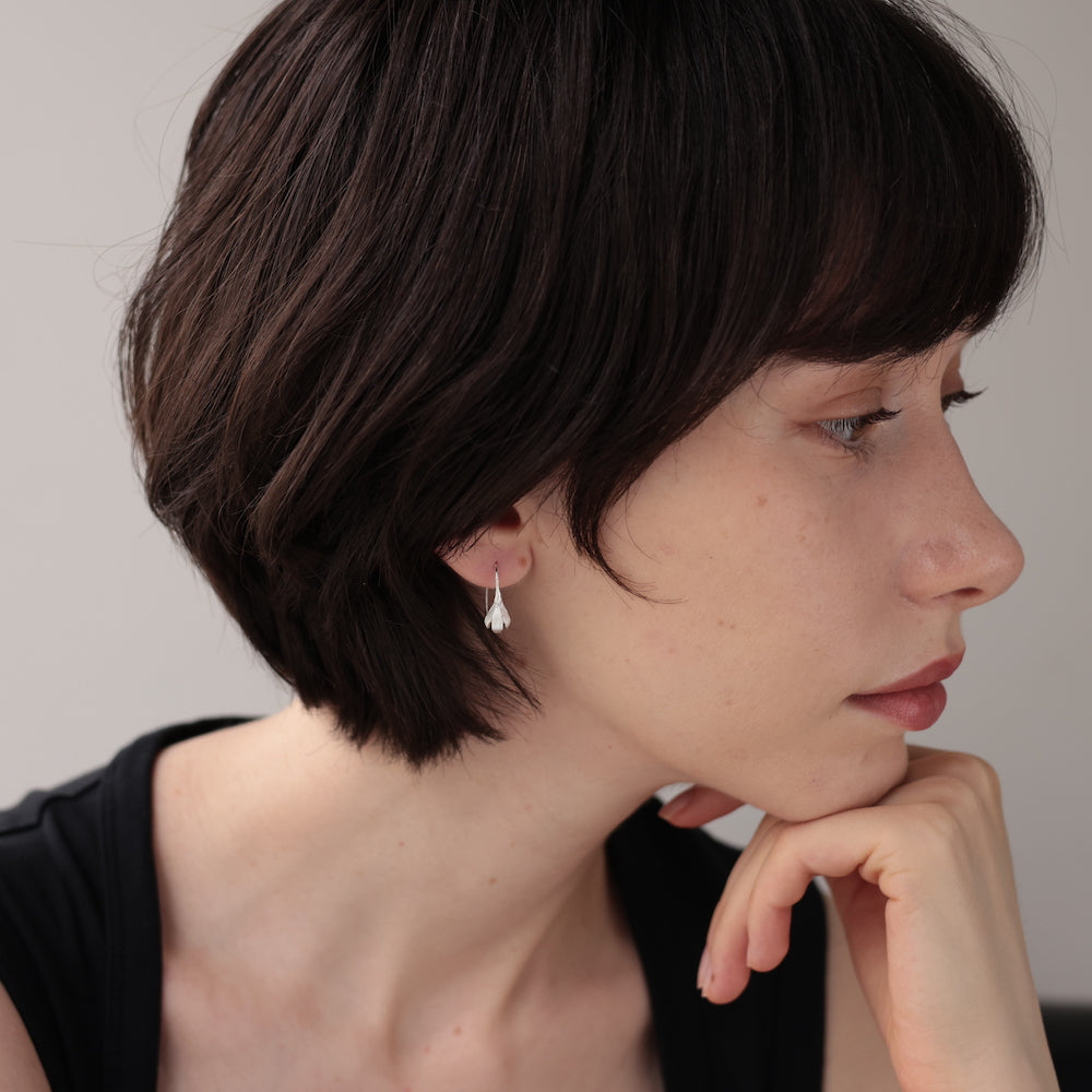P247  silver925 matte flower hook pierce