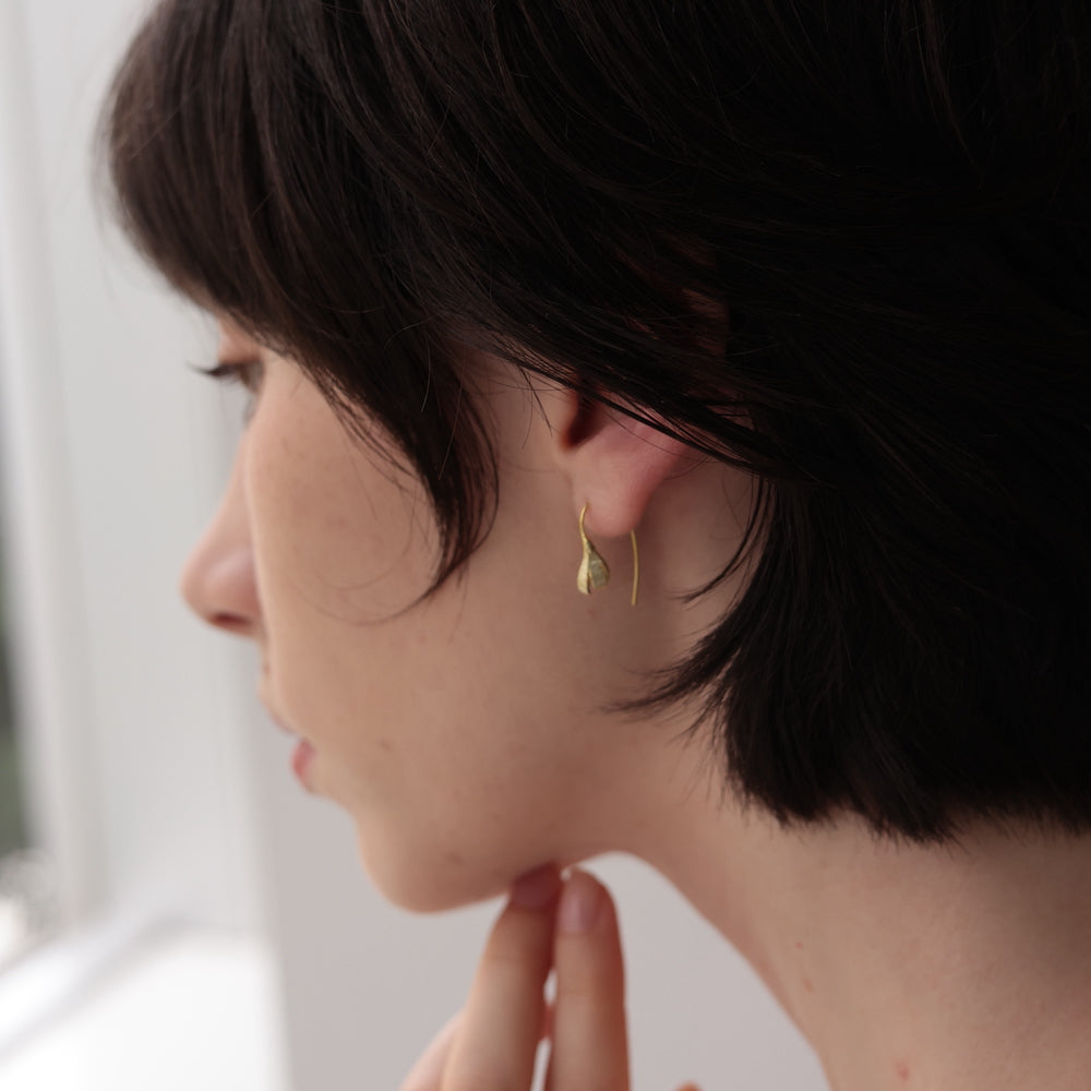 P247  silver925 matte flower hook pierce
