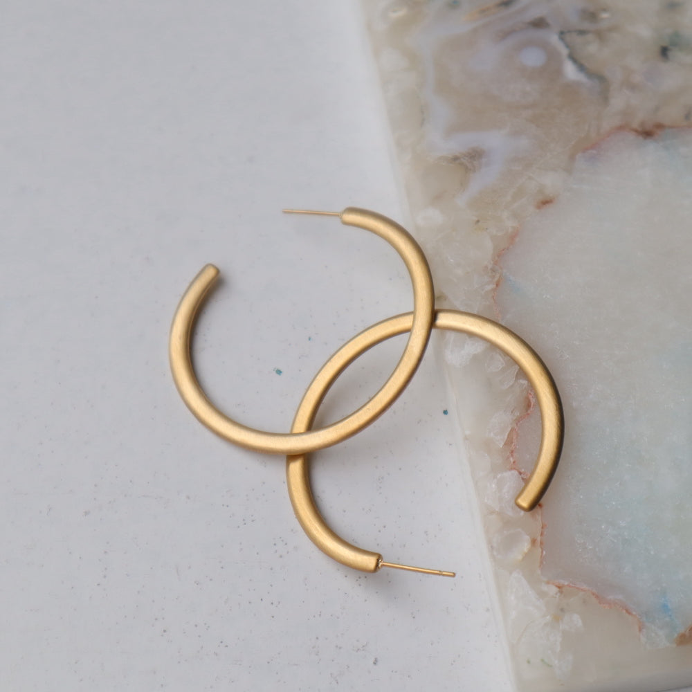 P119  stainless matte gold wave hoop pierce