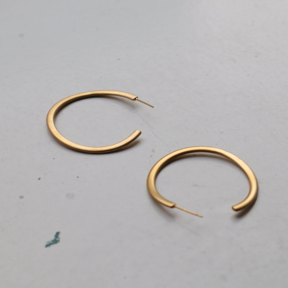 P119  stainless matte gold wave hoop pierce