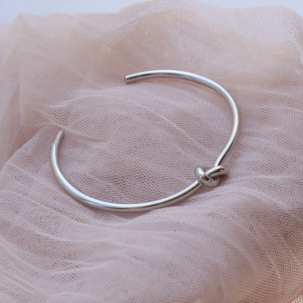 N130 stainless knot bangle