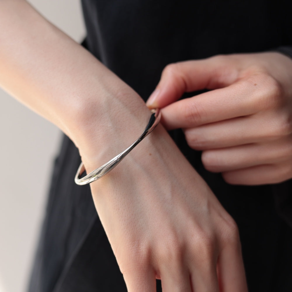 N221 stainless wave-design bangle