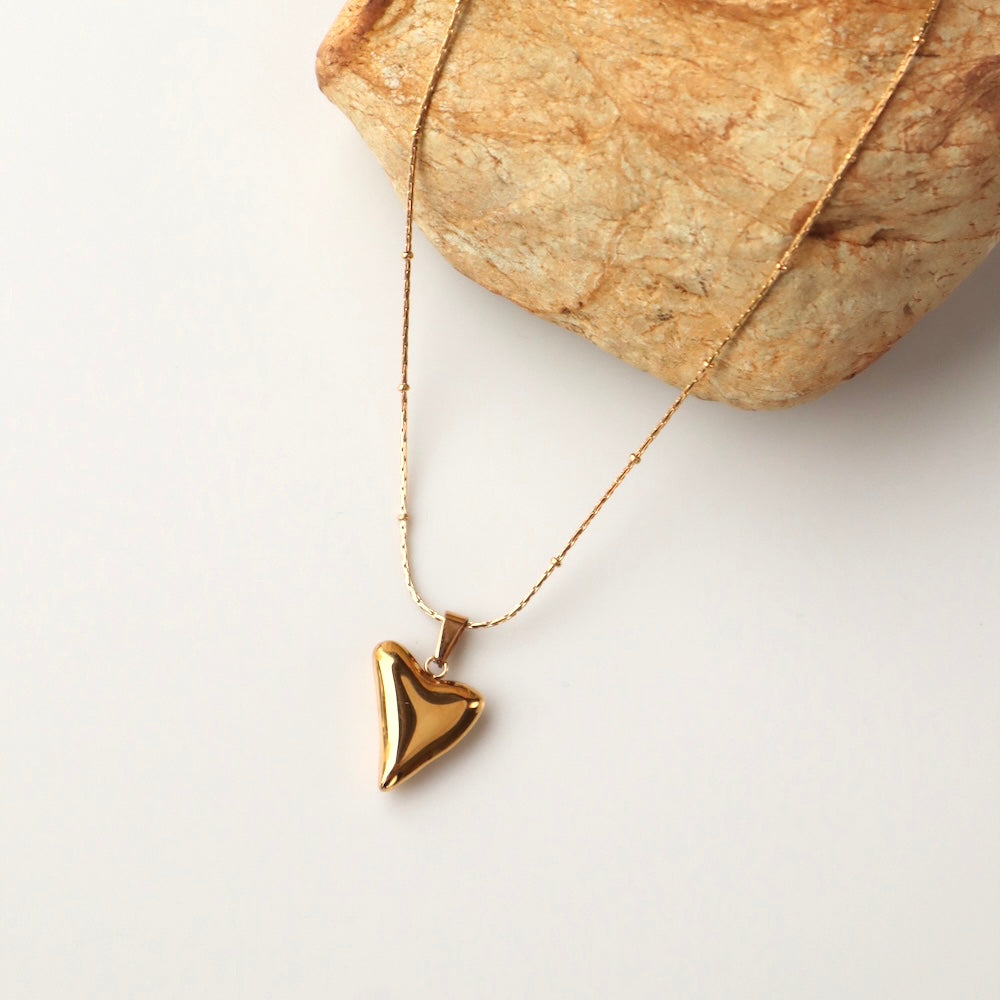 N094  stainless heart motif necklace