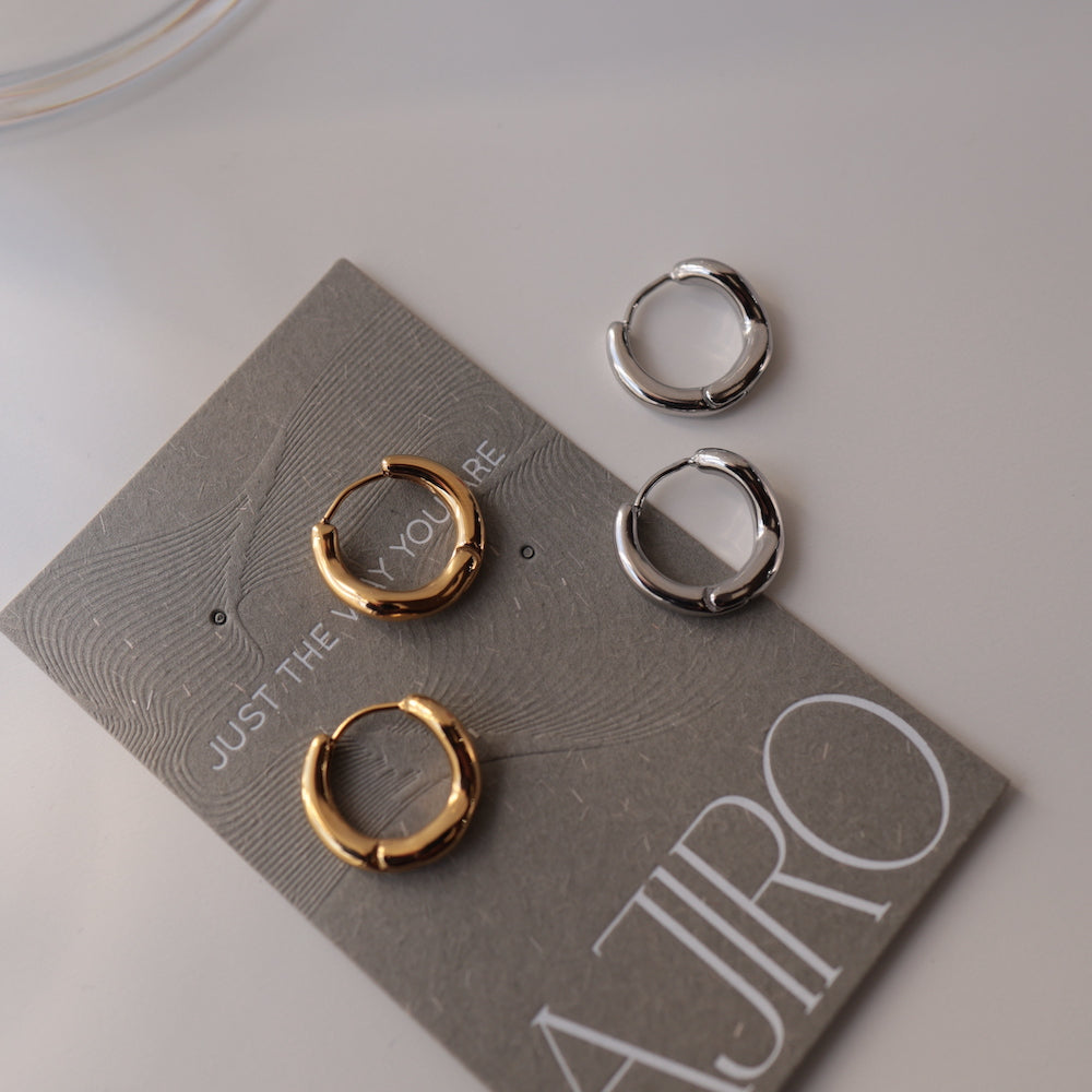 P136 loose wave hoop pierce