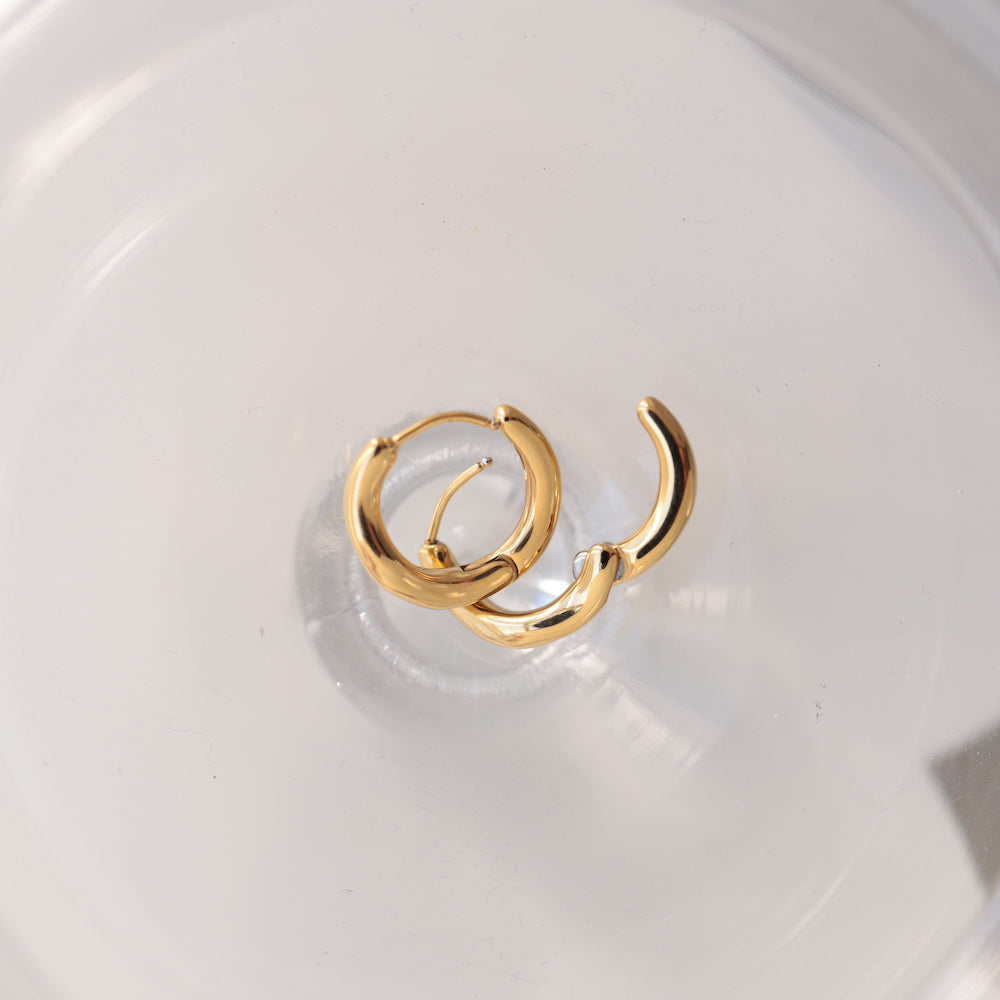 P136 loose wave hoop pierce