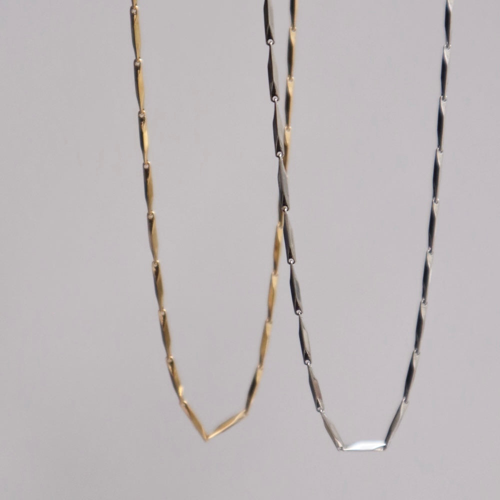 N189  stainless simple linecut necklace