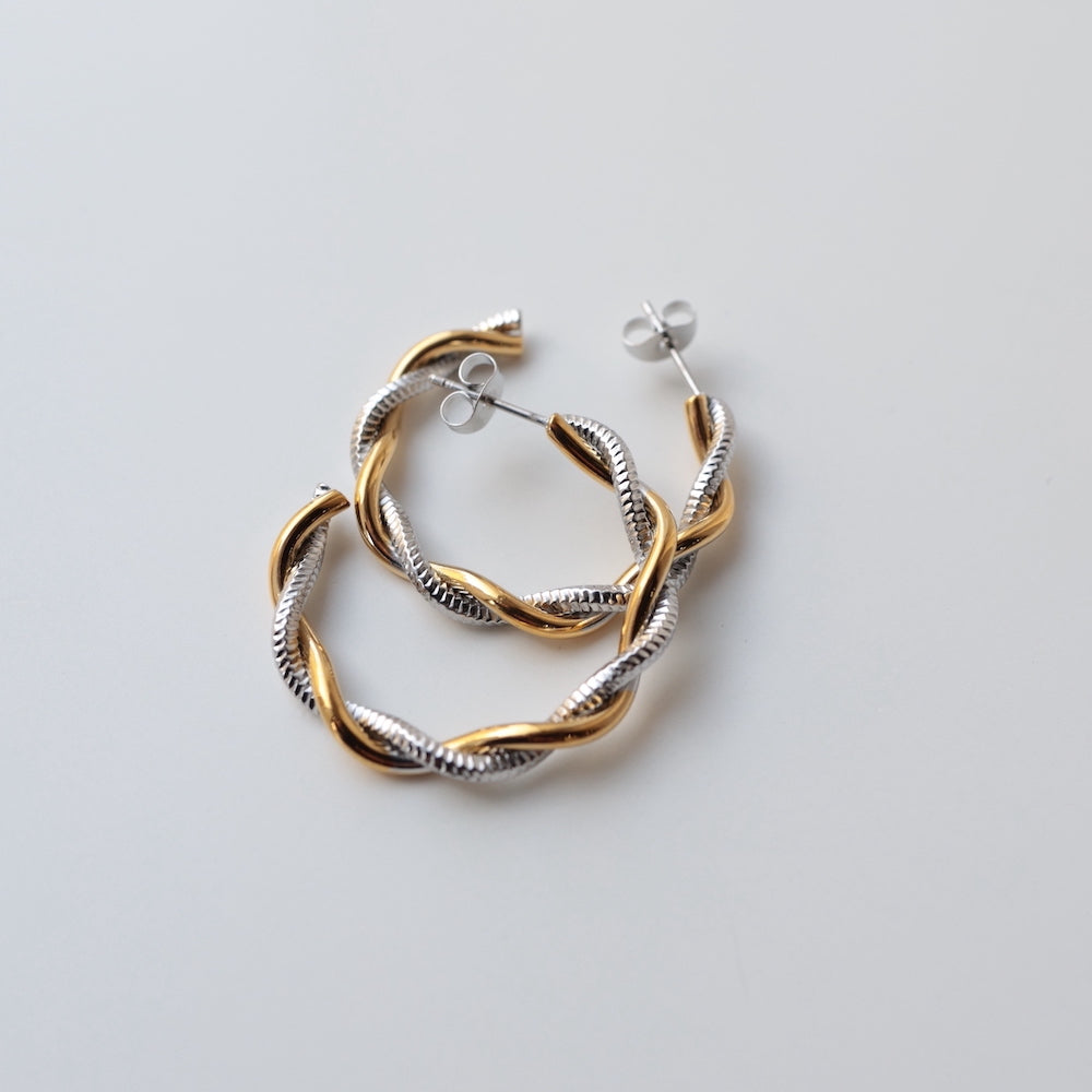 P035  stainless bicolor twist hoop pierce